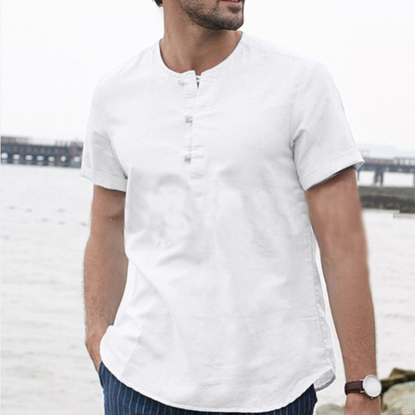 Camiseta de manga corta de algodón en color natural con cuello redondo y brazalete para hombre.