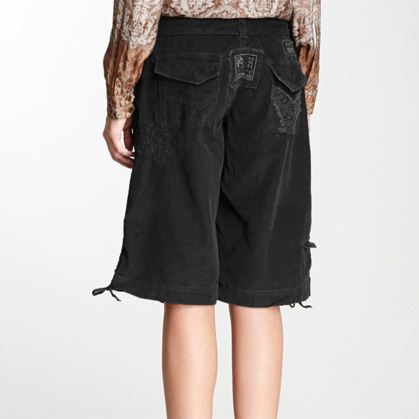 Moteriški šortai su nėrinių akcentu ir aukštu juosmeniu