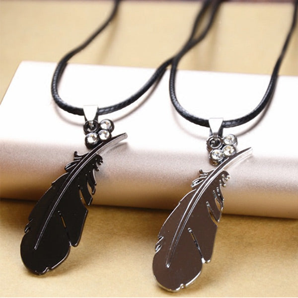 Collar de plumas de acero titanio vintage para hombre