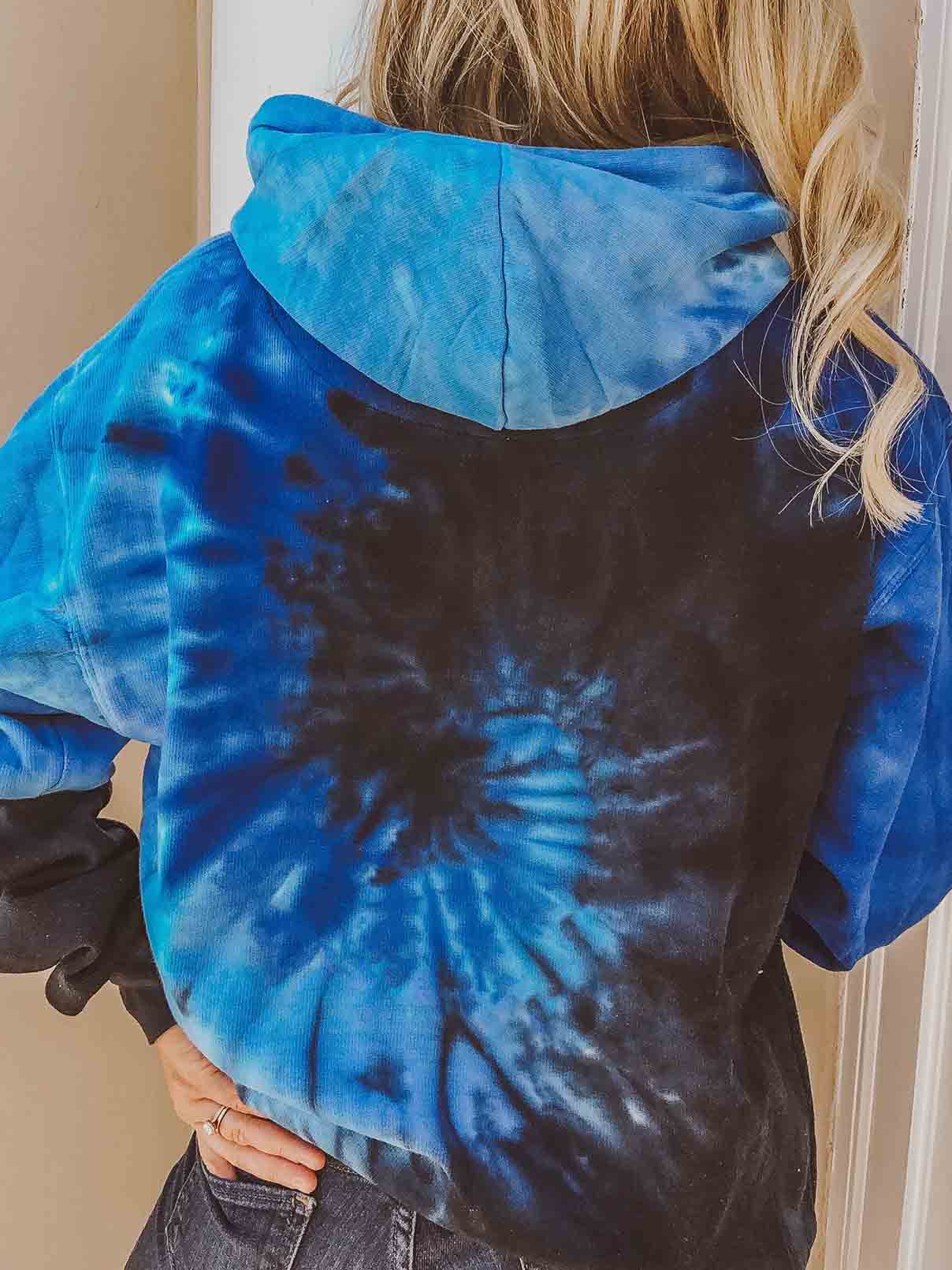Damen BEST TITO EVER Blue Tie-Dye Pocket Hooded Sweatshirt