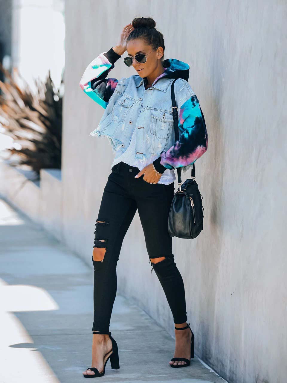 Acogedor tinte de corbata tejido con una chaqueta estilo denim con capucha