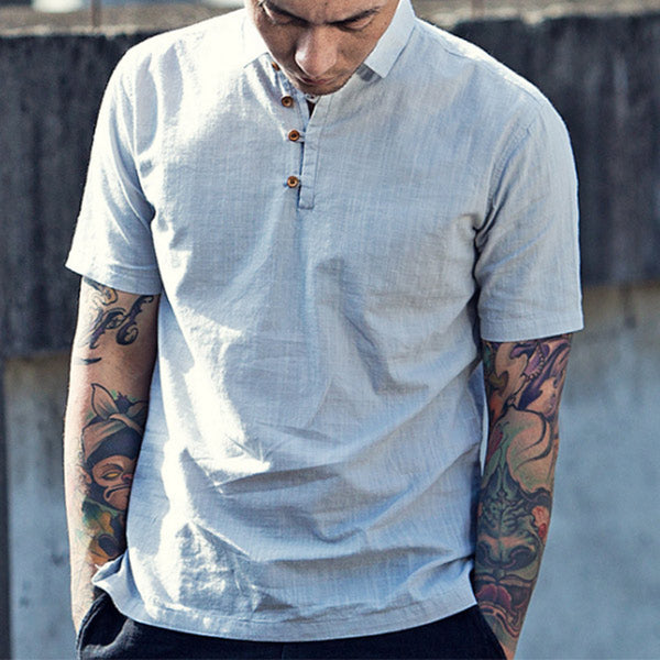 Camisa de lino para hombre con manga corta.