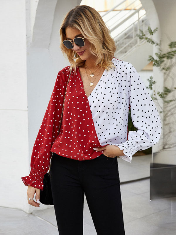 Costuras informales con lunares y manga larga.