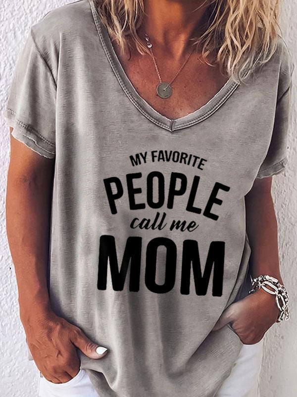 Las mujeres de MY Favourite People me llaman camisas de mamá con manga corta