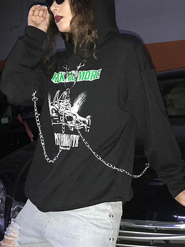 Sombreros de mujer decorados con una cadena