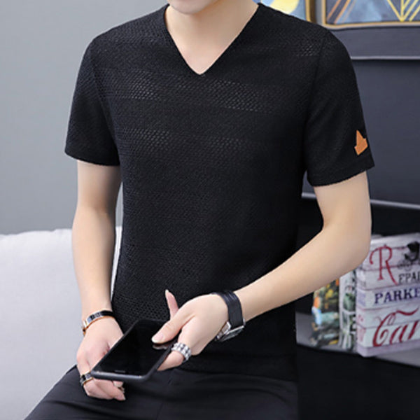 Kvėpuojantys, tuščiaviduriai marškinėliai su V formos iškirpte ir megztu dugnu dideliems vyrams