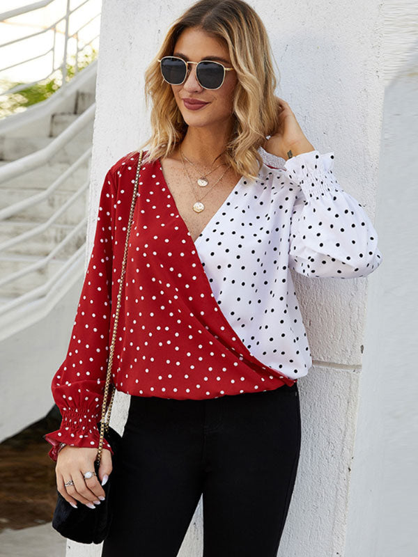 Costuras informales con lunares y manga larga.