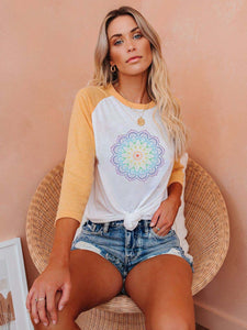 Camiseta con mangas 3/4 mandala arcoiris