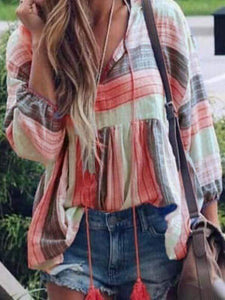 Encaje oversize con mangas trompeta y escote en pico