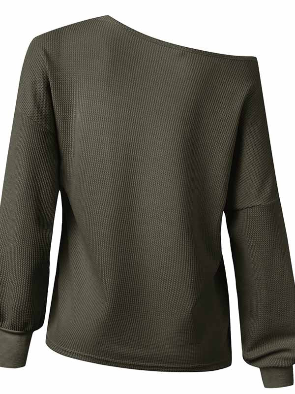 Blusa con cuello de pico y manga larga.