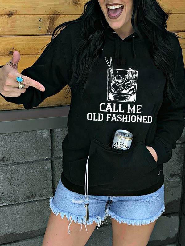 Una mujer me llama un suéter teñido a la antigua