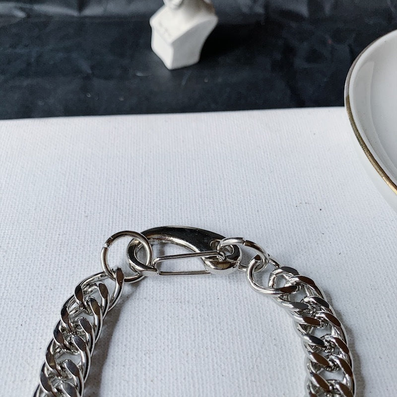 Paprasta apyrankė iš paprasto lydinio vyrams