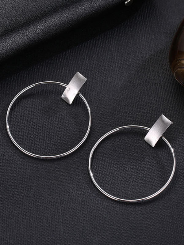 Pendientes redondos simples de metal para mujer