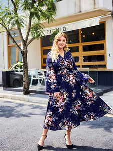 Bedrucktes Kleid mit V-Ausschnitt in Übergröße für Damen