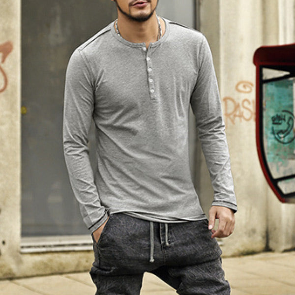 Camisa casual de hombre con manga larga para el cuello redondo.