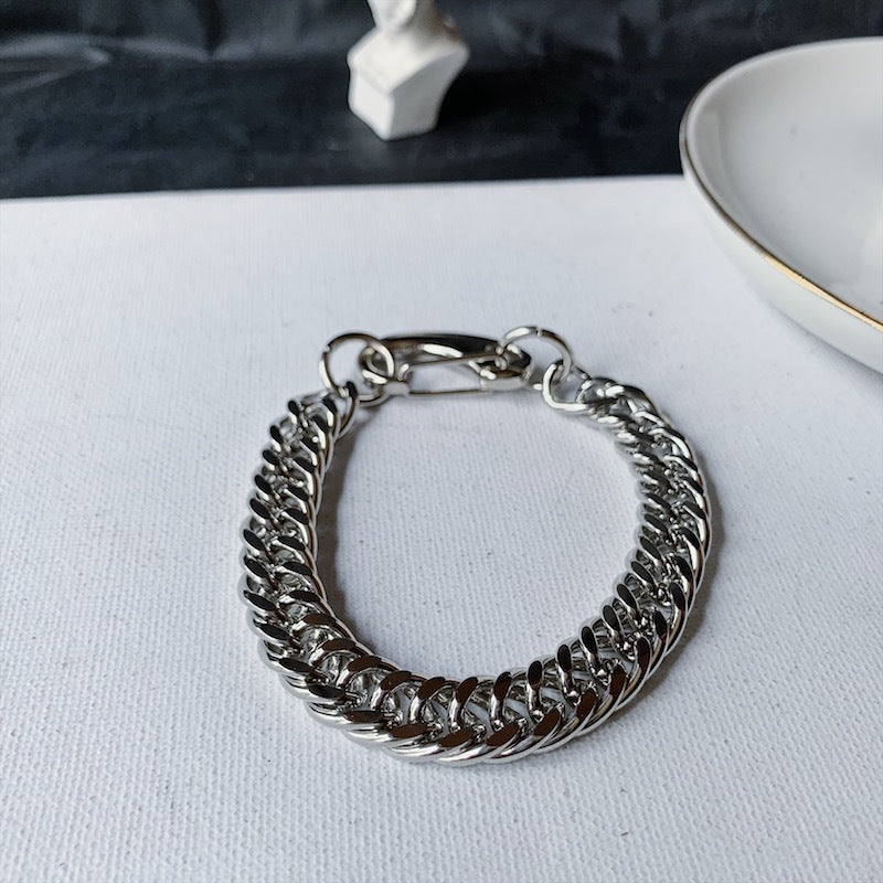 Paprasta apyrankė iš paprasto lydinio vyrams