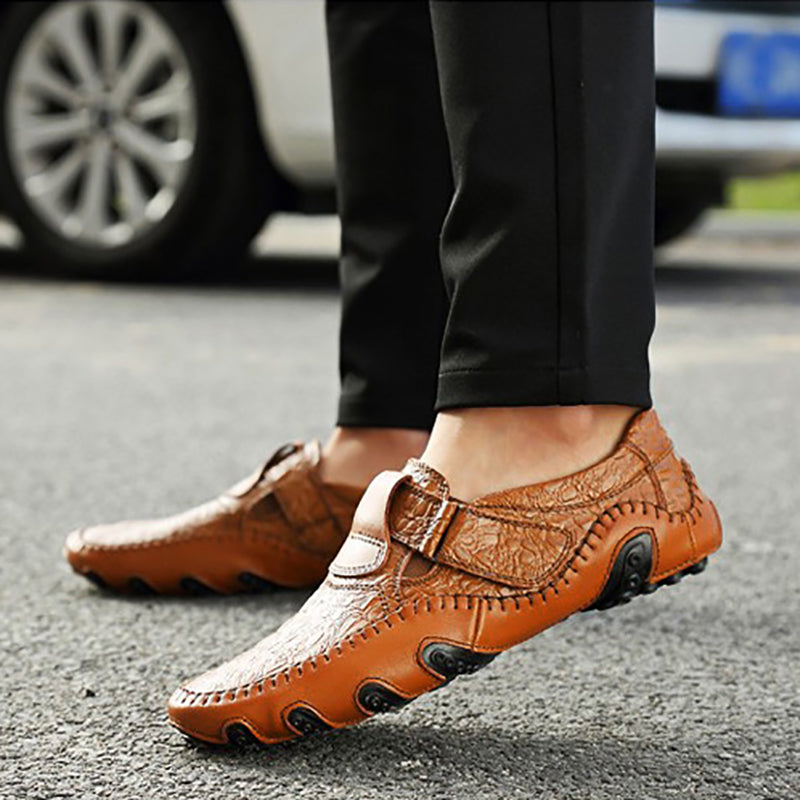 Suburbios de simples zapatos de cuero casuales