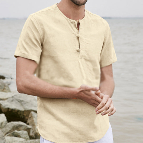 Camiseta de manga corta de algodón en color natural con cuello redondo y brazalete para hombre.