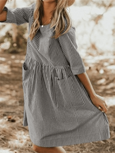 Vestido a rayas de talla grande con bolsillos