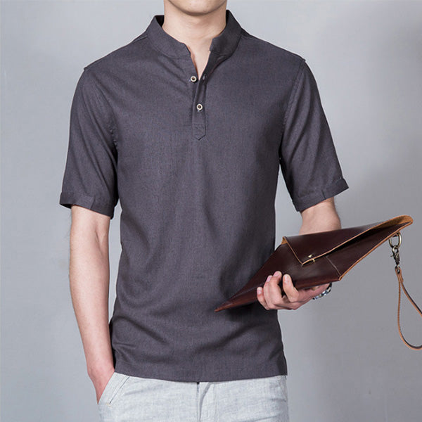 Camiseta de manga corta y cuello de hombre.