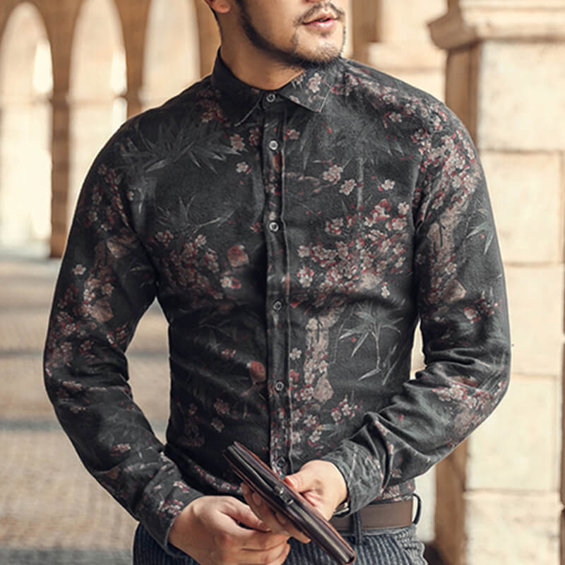 Camiseta de manga larga para hombre con estampados de estilo urbano.