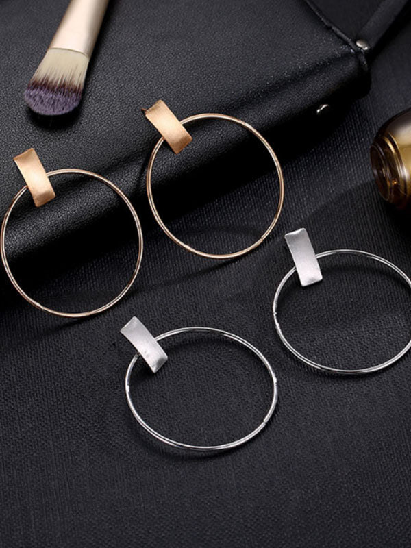 Pendientes redondos simples de metal para mujer