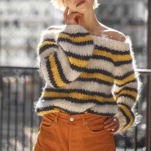 Suéter vintage de mohair a rayas con cuello oblicuo y manga farol