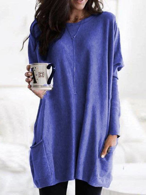 Camisa de mujer con cuello redondo y manga larga.