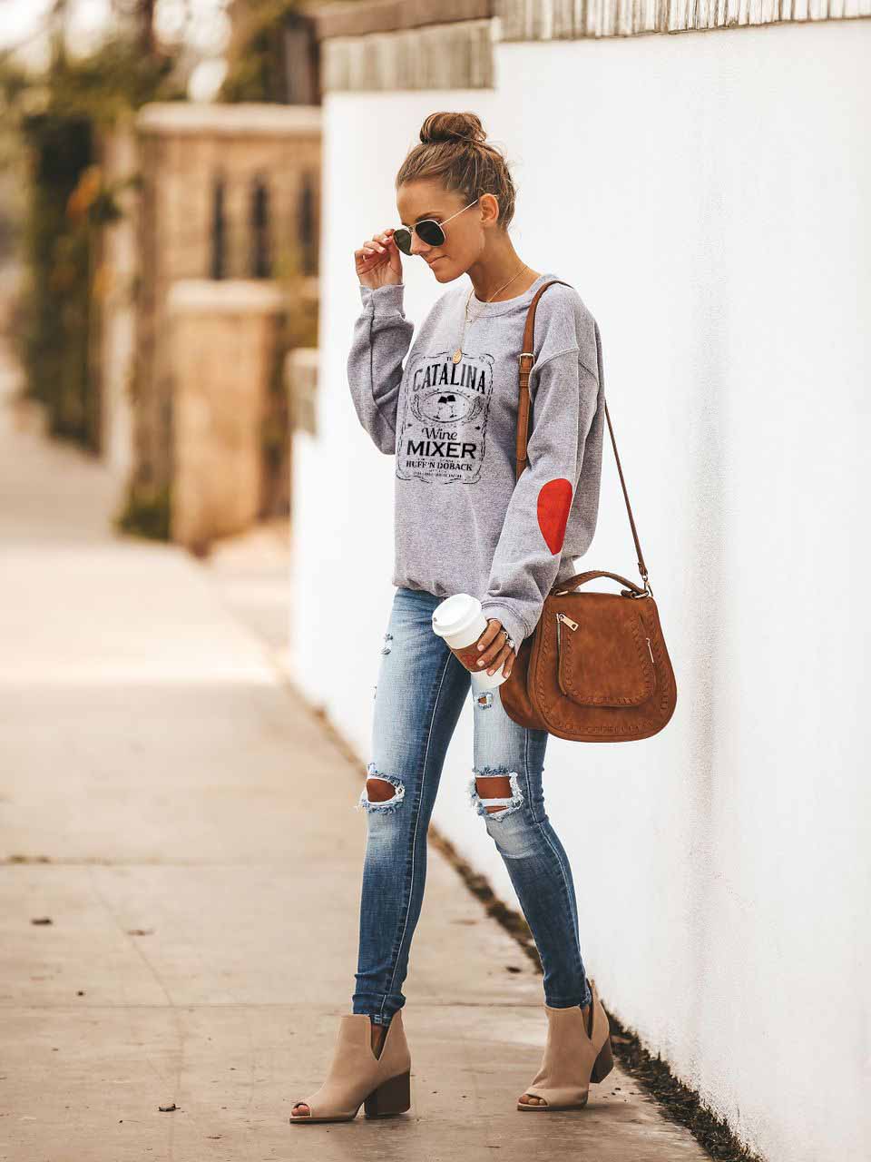 Licuadora de vino Sra. Catalina. Huff&#39;N Doback proporcionó una presentación especial para invitados. Prestige ha presentado el suéter mundial Peach Heart.