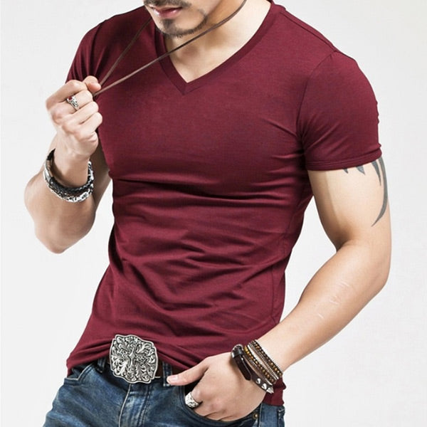 Vyriški marškinėliai su dideliu V formos iškirpte