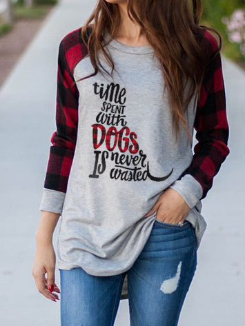 Frauenzeit mit Hunden verbracht wird nie verschwendet Plaid-Ärmel T-Shirt