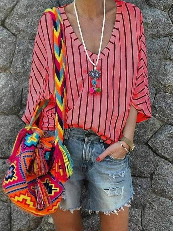 Camisa oversize a rayas con cuello de pico