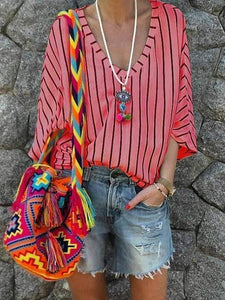Camisa oversize a rayas con cuello de pico