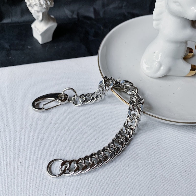 Paprasta apyrankė iš paprasto lydinio vyrams