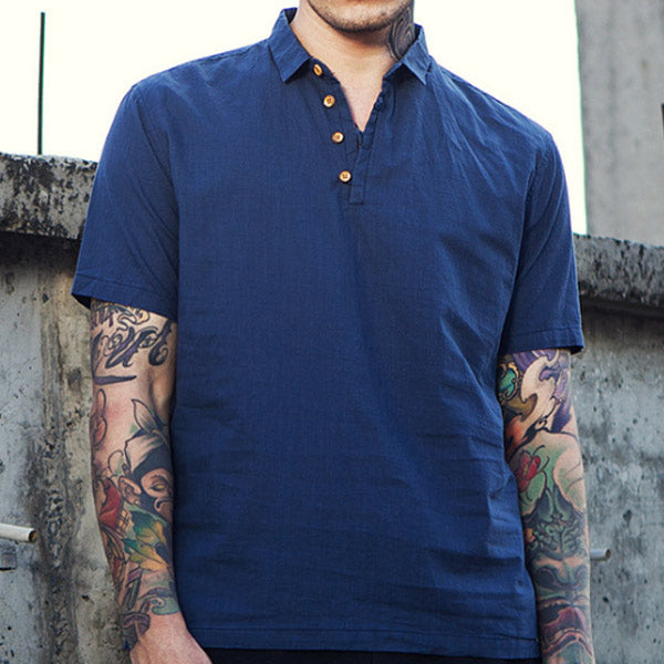 Camisa de lino para hombre con manga corta.