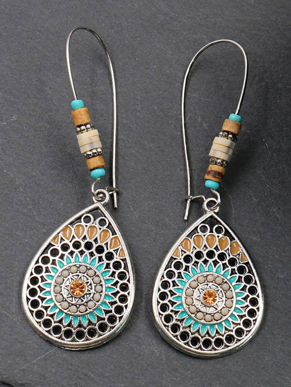 Pendientes largos bohemios con forma de lágrima