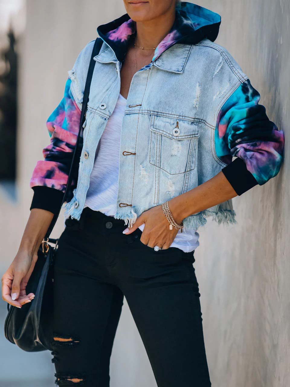 Acogedor tinte de corbata tejido con una chaqueta estilo denim con capucha