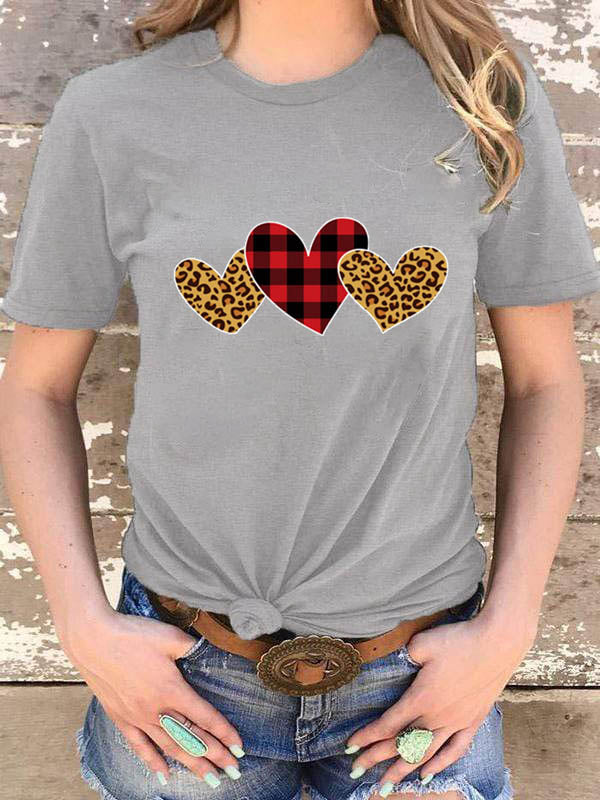 Camiseta de manga corta con estampado de leopardo y corazón