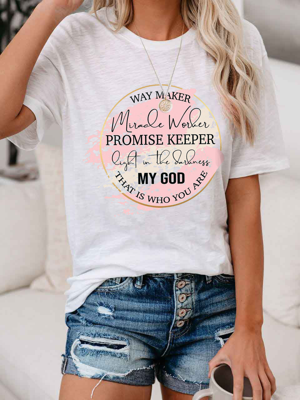 El creador de la moda femenina &quot;Miracle Worker&quot; promete mantener la luz en la oscuridad, Dios mío, quien eres