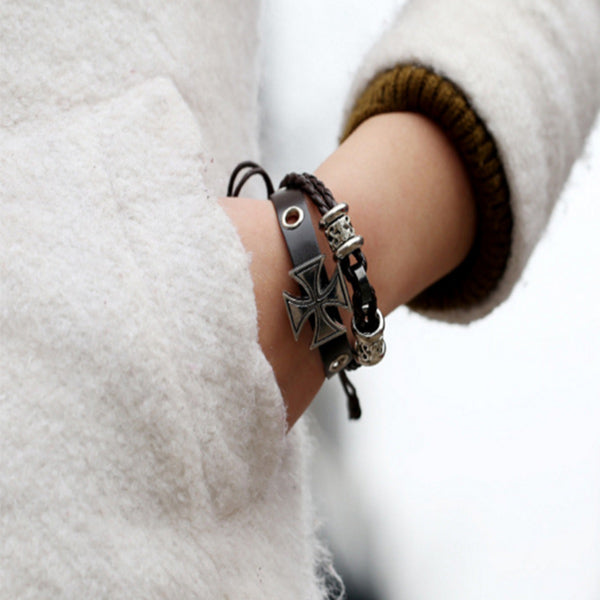 Pulsera cruzada de cuero