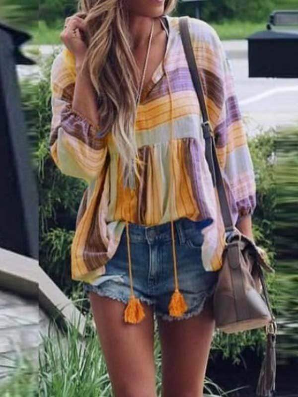 Encaje oversize con mangas trompeta y escote en pico