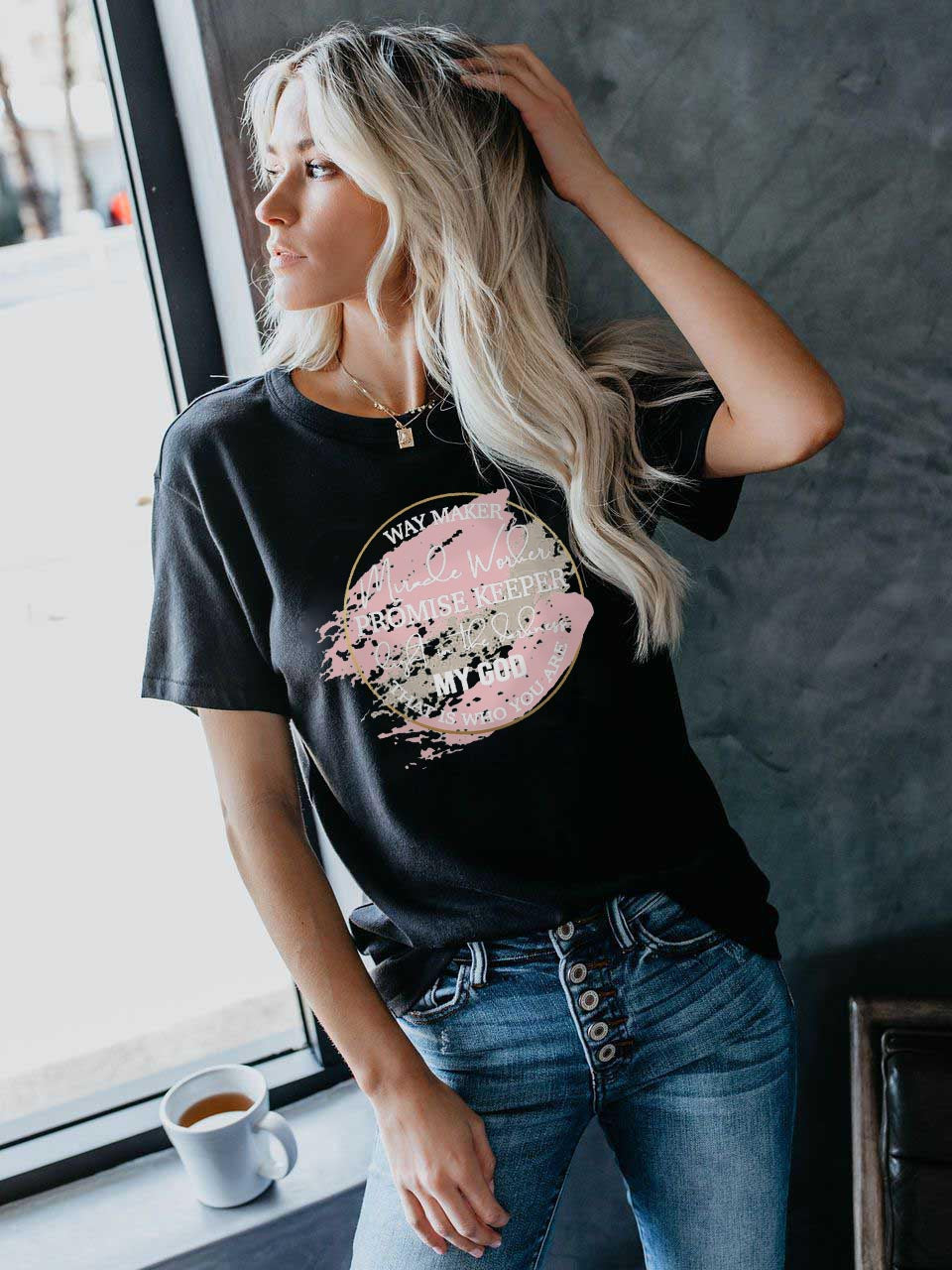 El creador de la moda femenina &quot;Miracle Worker&quot; promete mantener la luz en la oscuridad, Dios mío, quien eres