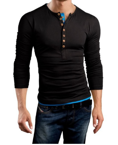 Camiseta en contraste con cuello doble y cuello de hombre.