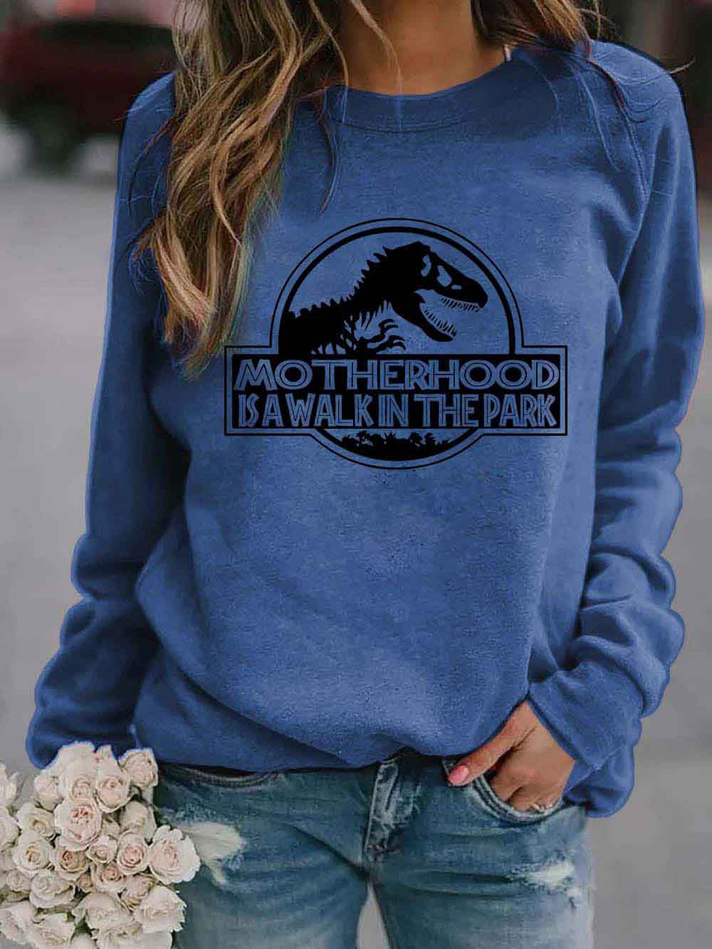 La maternidad de las mujeres es una sudadera con estampado de dinosaurios Walk in the Park