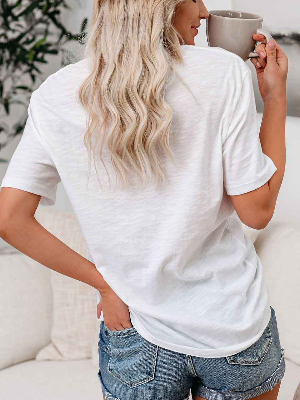 Damen STAY SAFE BE KIND Kurzarm-T-Shirt mit Regenbogenmuster