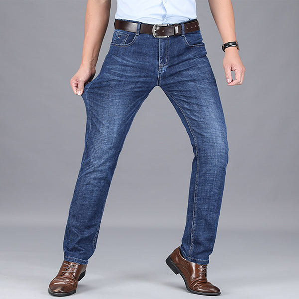 Vaqueros lavados, desteñidos, cómodos, elásticos y rectos.