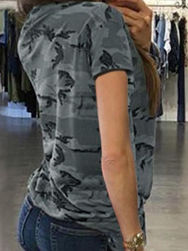 Camiseta de manga corta y cuello de pico.