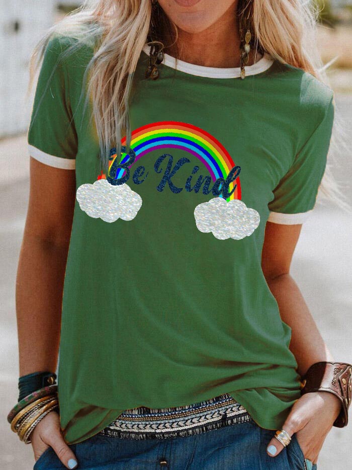 Sé una bonita camisa arcoiris con mangas cortas