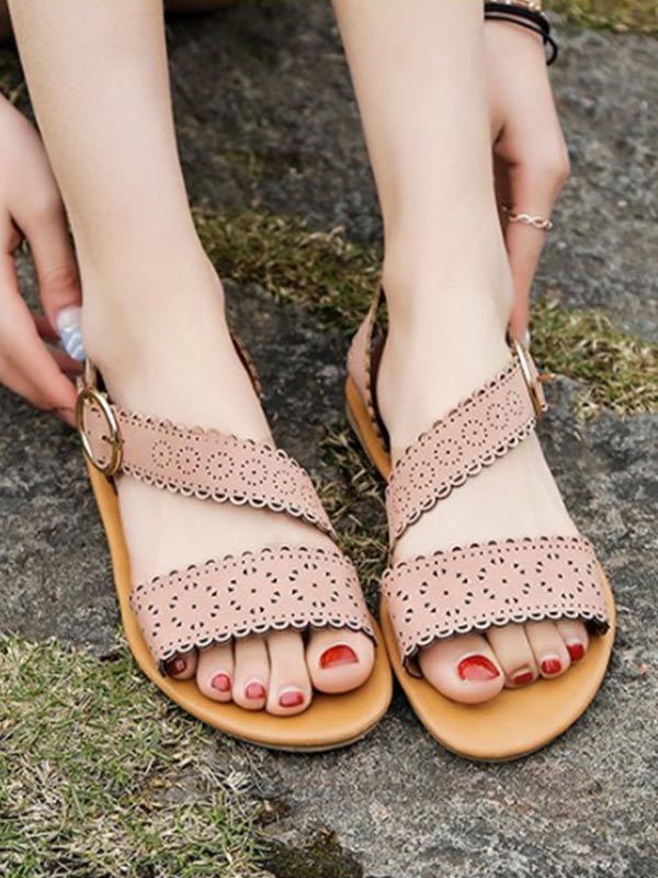 Moteriškos basutės su sagtimi