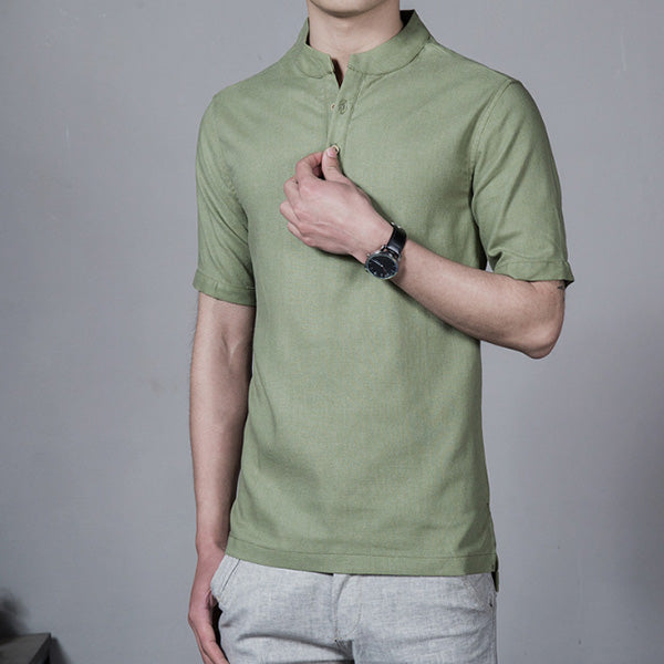 Camiseta de manga corta y cuello de hombre.